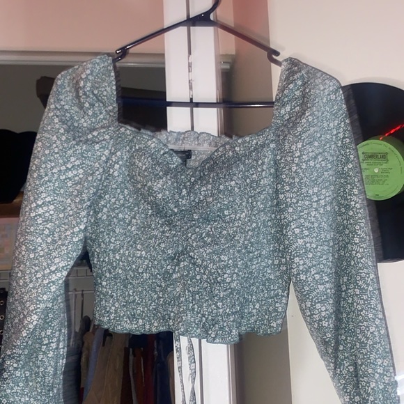 Crop top - Picture 2 of 3